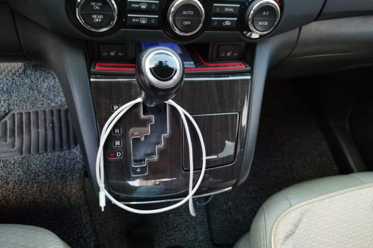 Used Mazda 8 2015 2.5L Ultimate Edition Gear Lever