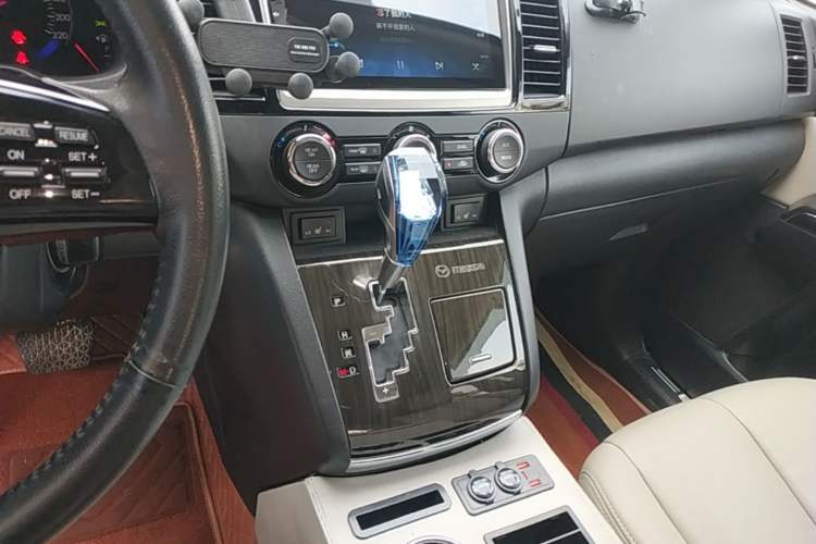 Used Mazda 8 2015 2.5L Ultimate Edition Gear Lever