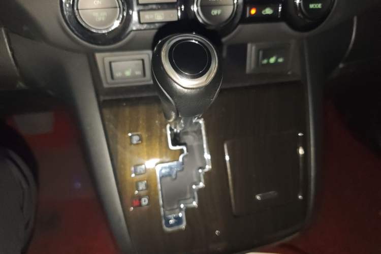 Used Mazda 8 2015 2.5L Ultimate Edition Gear Lever