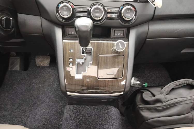 Used Mazda 8 2015 2.5L Flagship Edition Gear Lever