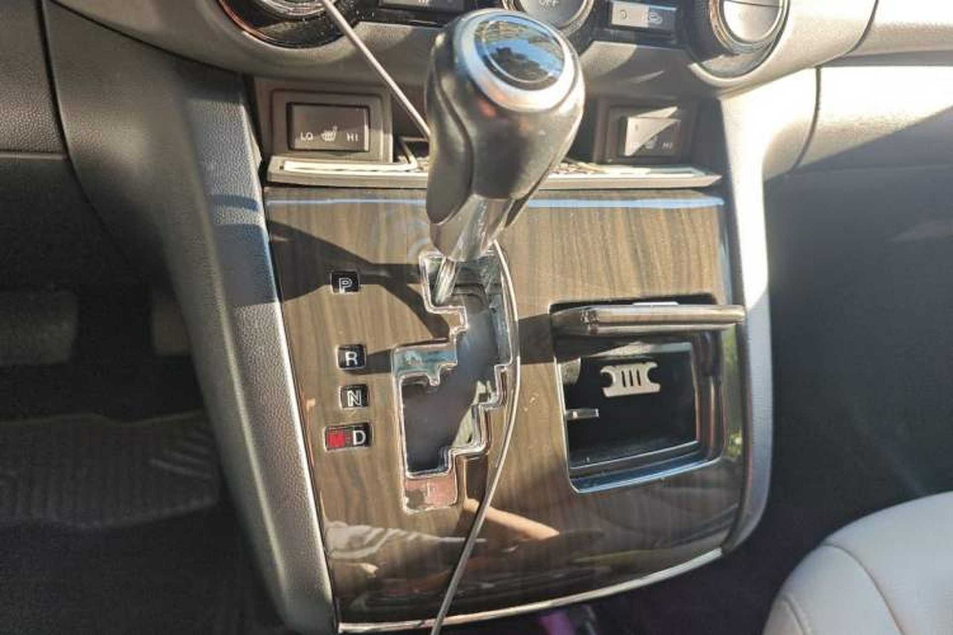 Used Mazda 8 2015 2.5L Ultimate Edition Gear Lever