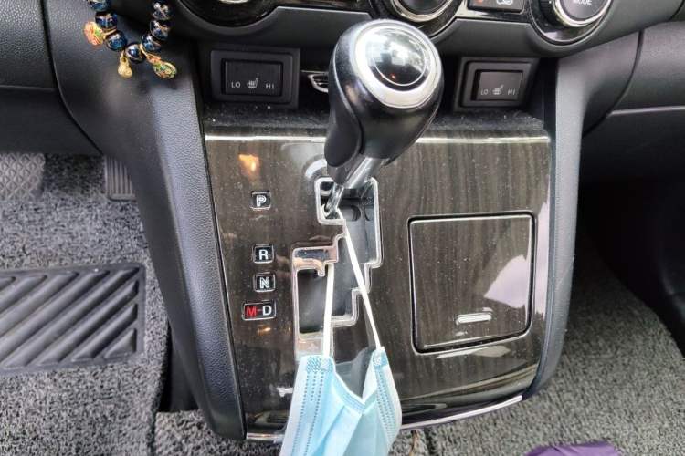 Used Mazda 8 2015 2.5L Ultimate Edition Gear Lever
