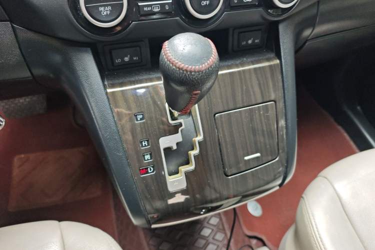 Used Mazda 8 2015 2.5L Elite Edition Gear Lever