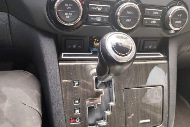 Used Mazda 8 2015 2.5L Ultimate Edition Gear Lever