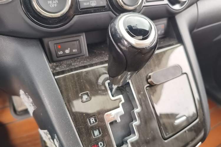 Used Mazda 8 2015 2.5L Ultimate Edition Gear Lever