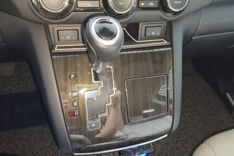 Used Mazda 8 2015 2.5L Ultimate Edition Gear Lever