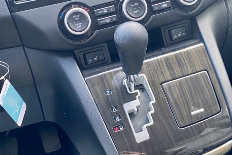 Used Mazda 8 2015 2.5L Elite Edition Gear Lever