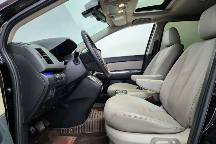 Used Mazda 8 2015 2.5L Ultimate Edition Interior 1