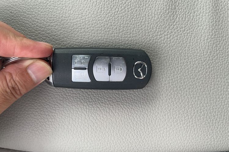 Used Mazda 8 2015 2.5L Flagship Edition Interior 1
