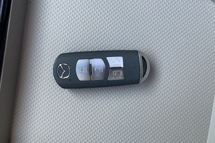 Used Mazda 8 2015 2.5L Ultimate Edition Interior 1