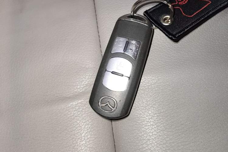 Used Mazda 8 2015 2.5L Ultimate Edition Interior 1