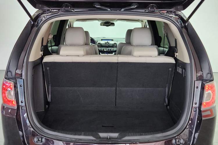 Used Mazda 8 2015 2.5L Ultimate Edition Interior 10
