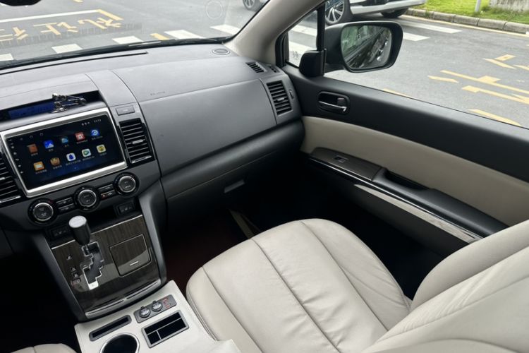 Used Mazda 8 2015 2.5L Ultimate Edition Interior 10