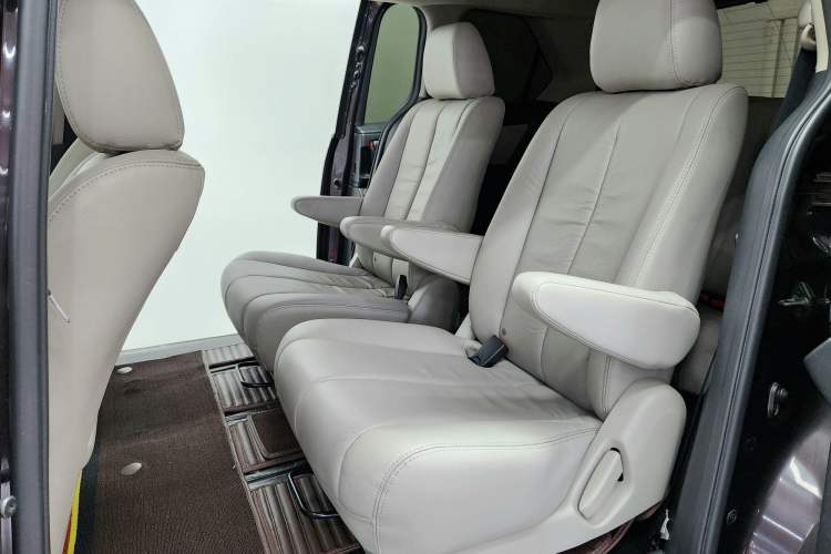 Used Mazda 8 2015 2.5L Ultimate Edition Interior 2