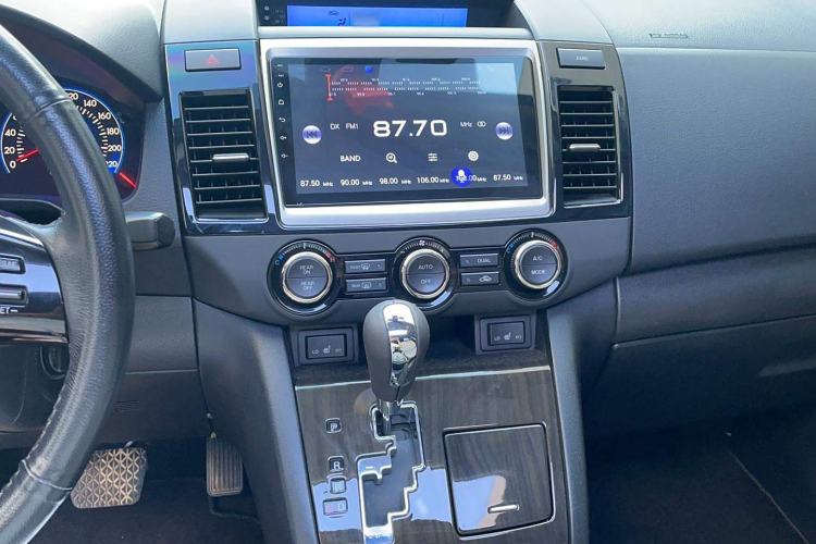 Used Mazda 8 2015 2.5L Ultimate Edition Interior 2