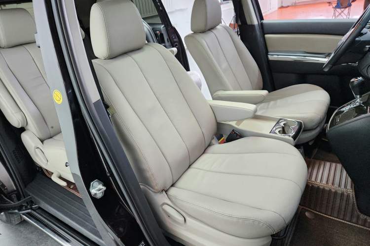Used Mazda 8 2015 2.5L Ultimate Edition Interior 3