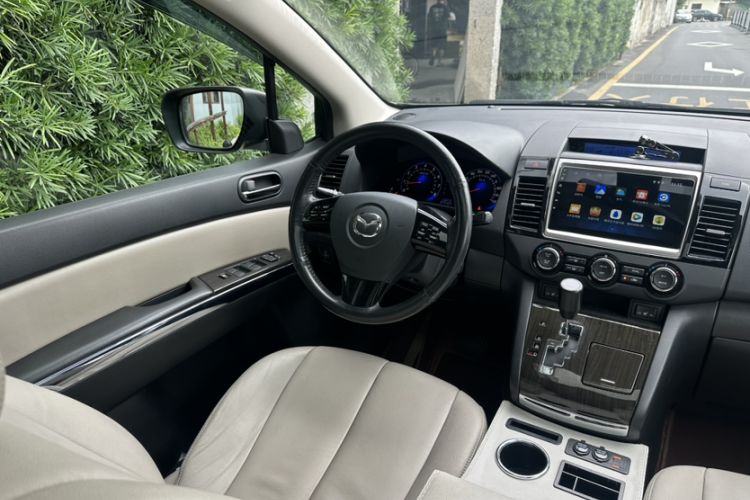 Used Mazda 8 2015 2.5L Ultimate Edition Interior 3