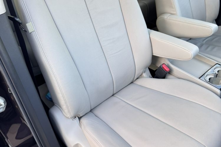 Used Mazda 8 2015 2.5L Flagship Edition Interior 3