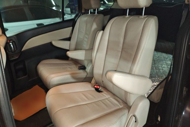 Used Mazda 8 2015 2.5L Ultimate Edition Interior 4