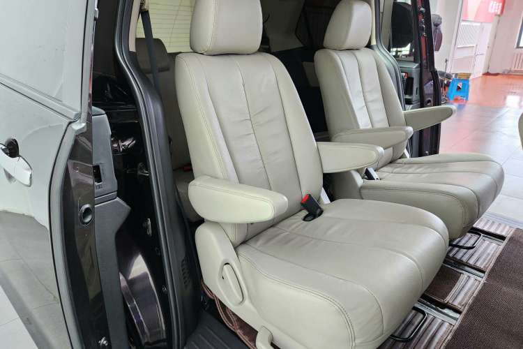 Used Mazda 8 2015 2.5L Ultimate Edition Interior 4