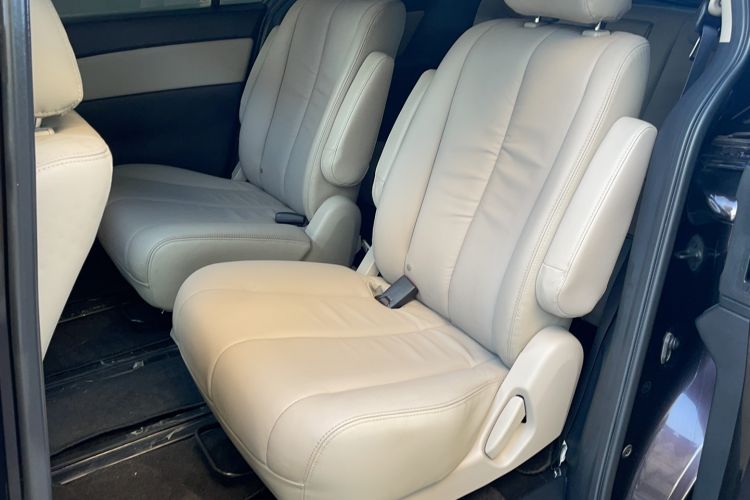Used Mazda 8 2015 2.5L Ultimate Edition Interior 4