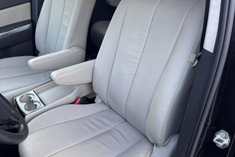 Used Mazda 8 2015 2.5L Flagship Edition Interior 4