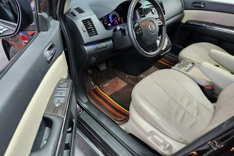 Used Mazda 8 2015 2.5L Ultimate Edition Interior 5