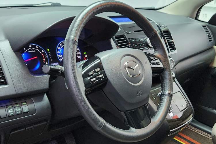 Used Mazda 8 2015 2.5L Ultimate Edition Interior 6