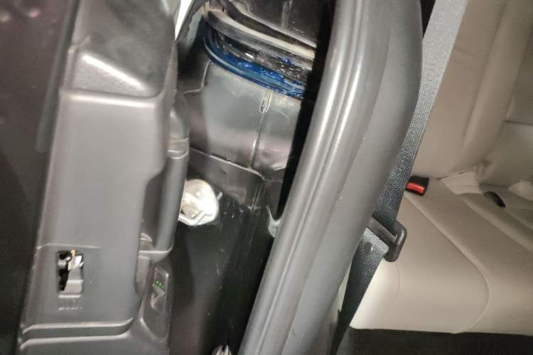 Used Mazda 8 2015 2.5L Ultimate Edition Interior 6