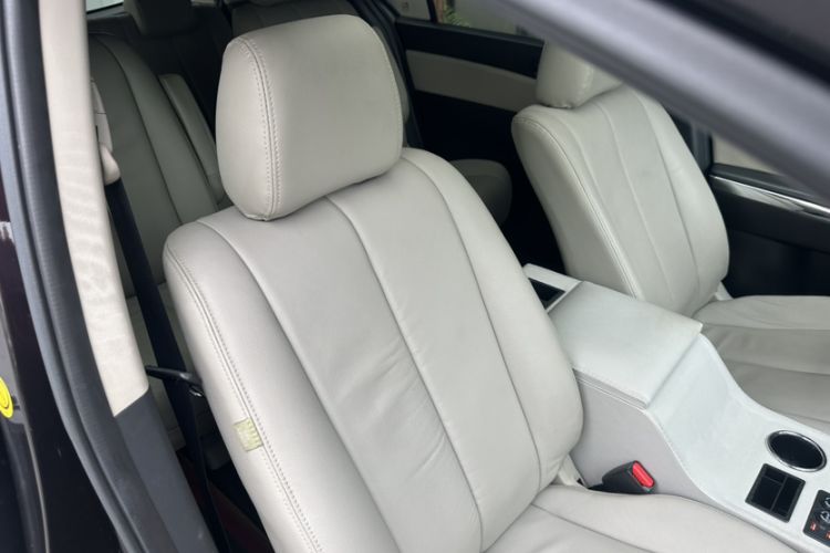 Used Mazda 8 2015 2.5L Ultimate Edition Interior 7
