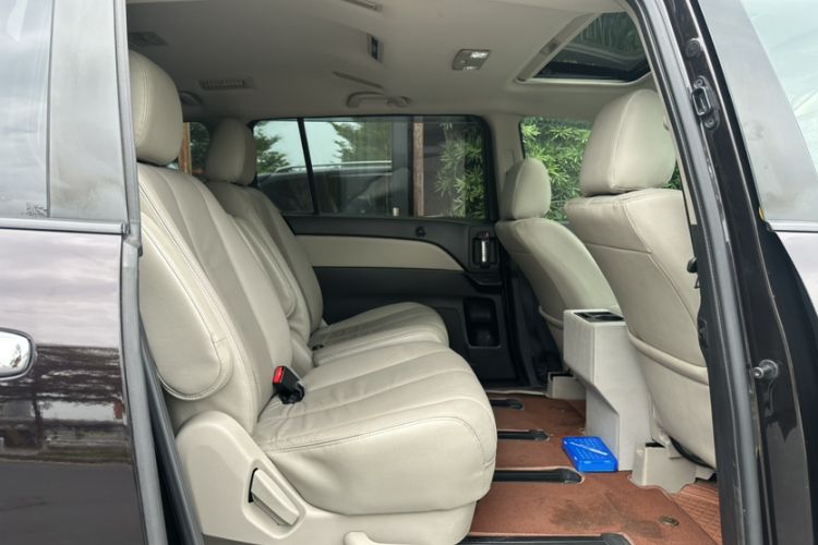 Used Mazda 8 2015 2.5L Ultimate Edition Interior 8