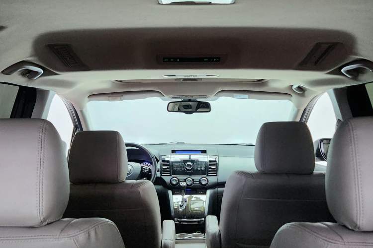 Used Mazda 8 2015 2.5L Ultimate Edition Interior 9