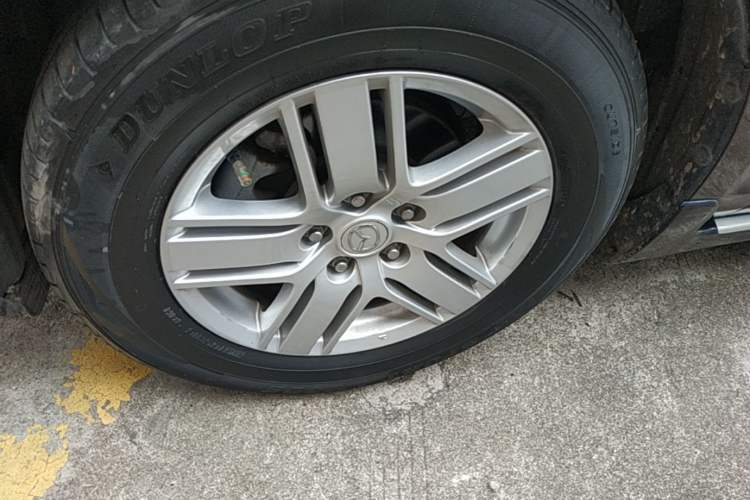 Used Mazda 8 2015 2.5L Ultimate Edition Left Front Wheel Hub