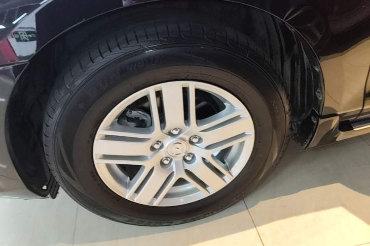 Used Mazda 8 2015 2.5L Ultimate Edition Left Front Wheel Hub