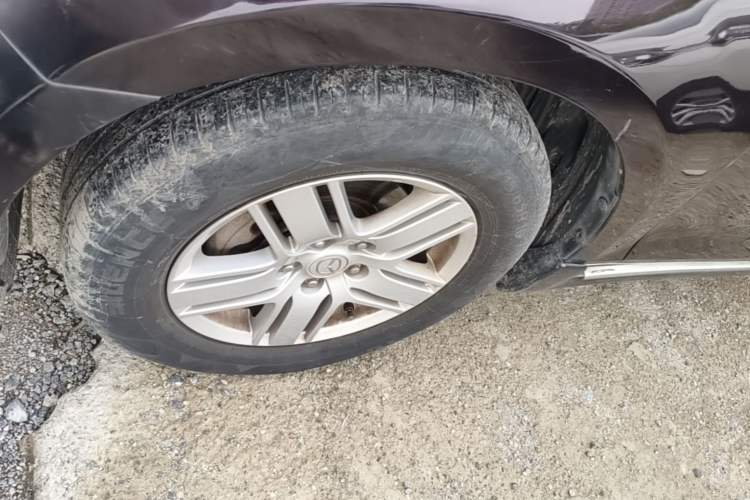 Used Mazda 8 2015 2.5L Ultimate Edition Left Front Wheel Hub