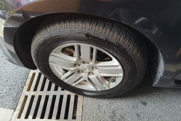 Used Mazda 8 2015 2.5L Ultimate Edition Left Front Wheel Hub