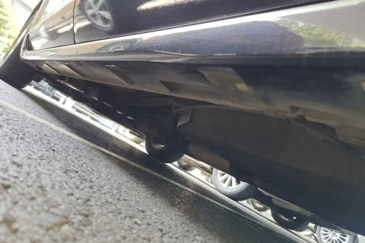 Used Mazda 8 2015 2.5L Ultimate Edition Left Side Sill