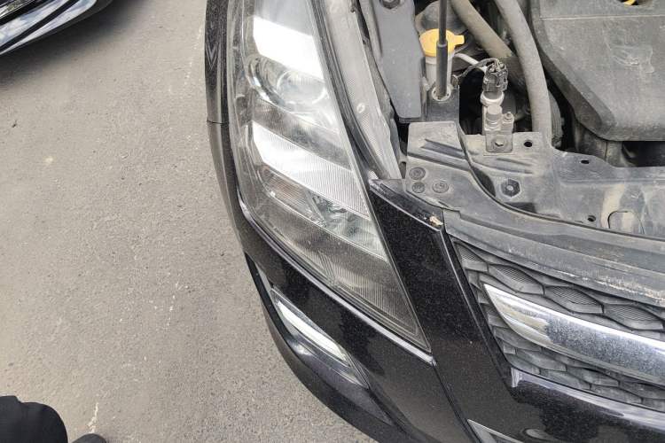Used Mazda 8 2015 2.5L Ultimate Edition Right Front Headlight