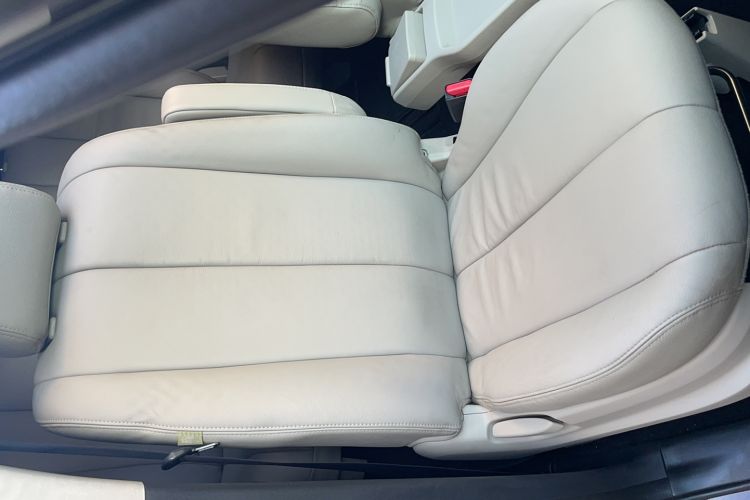 Used Mazda 8 2015 2.5L Ultimate Edition Right Front Seat