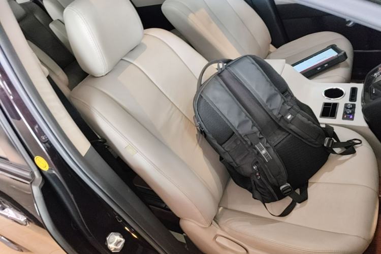 Used Mazda 8 2015 2.5L Ultimate Edition Right Front Seat
