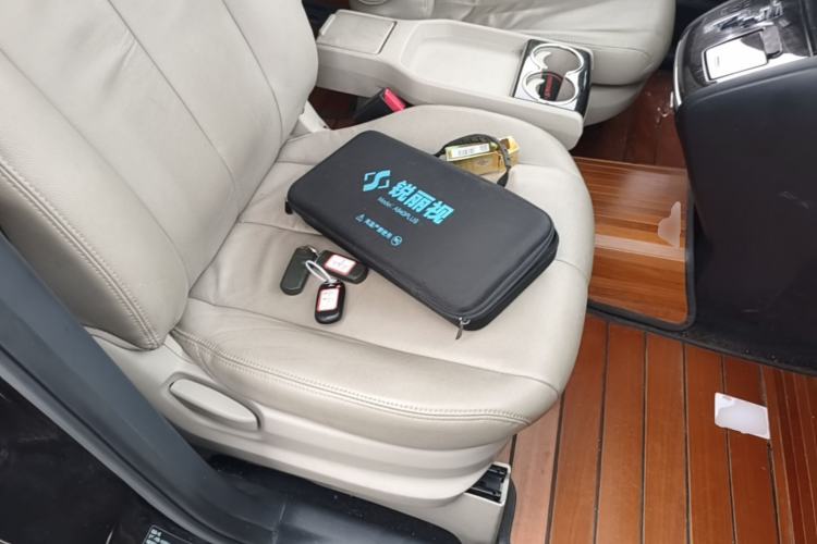 Used Mazda 8 2015 2.5L Ultimate Edition Right Front Seat