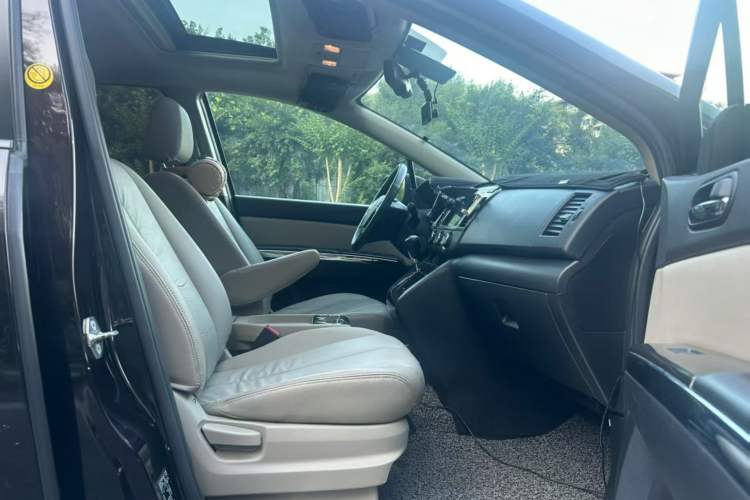 Used Mazda 8 2015 2.5L Ultimate Edition Right Front Seat