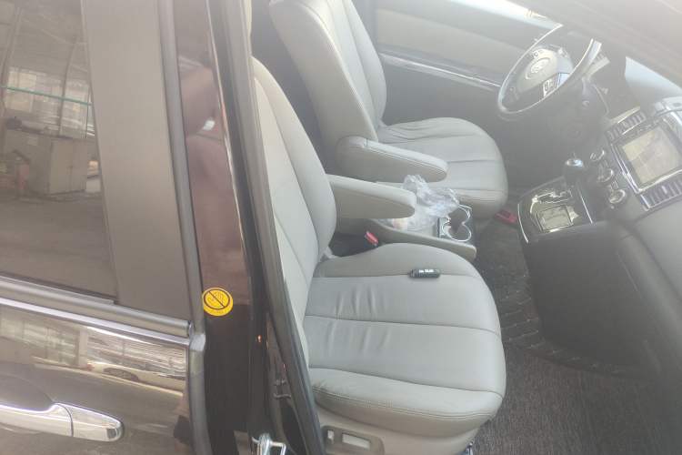Used Mazda 8 2015 2.5L Flagship Edition Right Front Seat