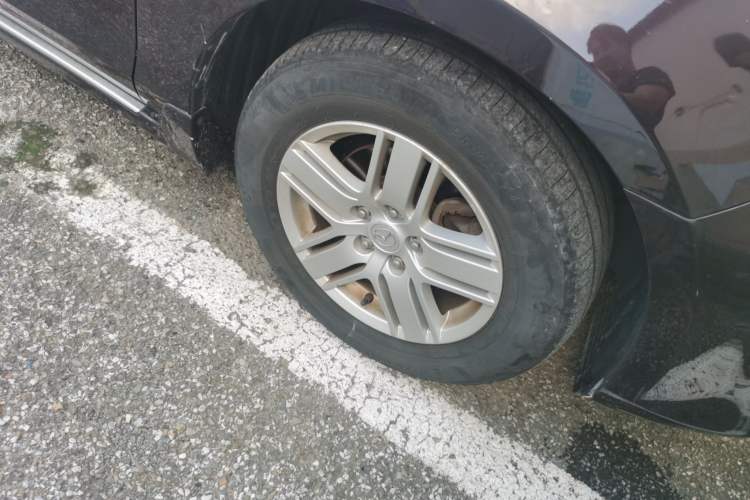 Used Mazda 8 2015 2.5L Ultimate Edition Right Front Wheel Hub