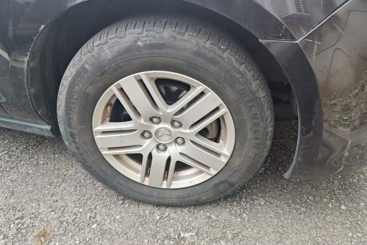 Used Mazda 8 2015 2.5L Elite Edition Right Front Wheel Hub