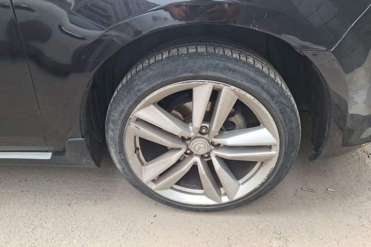 Used Mazda 8 2015 2.5L Flagship Edition Right Front Wheel Hub