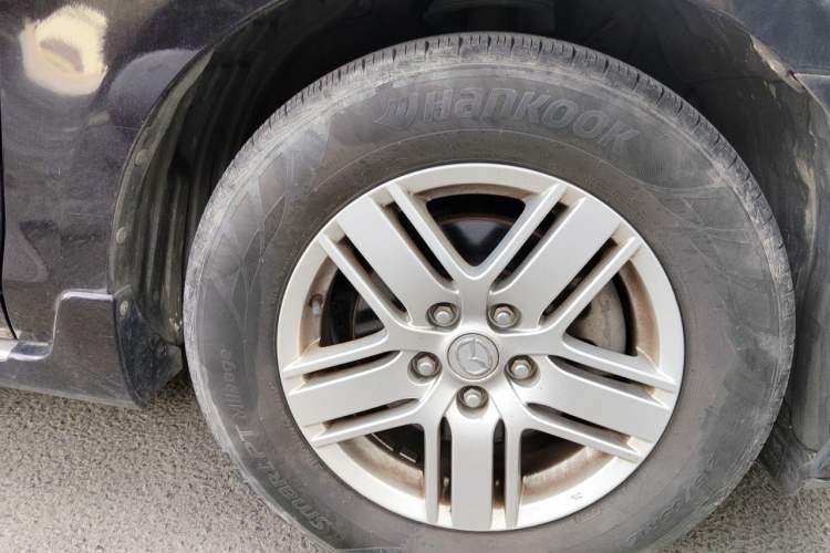 Used Mazda 8 2015 2.5L Ultimate Edition Right Front Wheel Hub