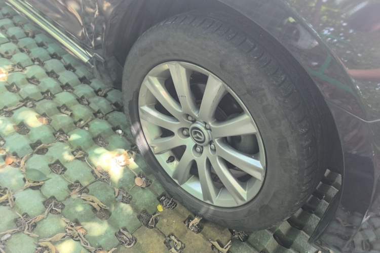 Used Mazda 8 2015 2.5L Flagship Edition Right Front Wheel Hub