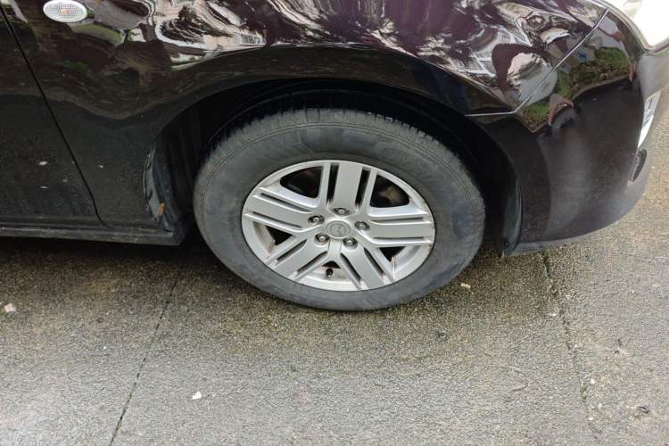 Used Mazda 8 2015 2.5L Elite Edition Right Front Wheel Hub