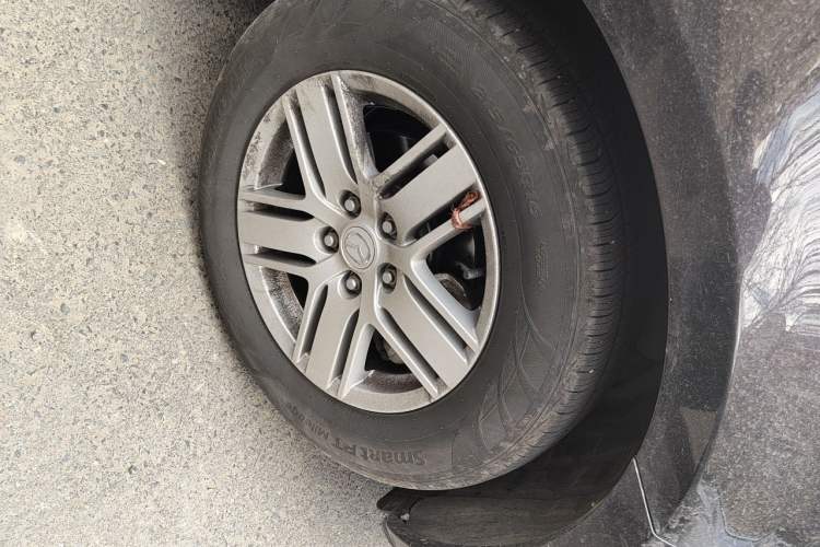 Used Mazda 8 2015 2.5L Ultimate Edition Right Front Wheel Hub